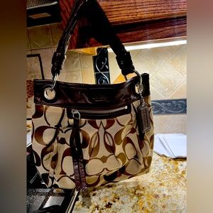 Authentic Coach purse, gently used. No stains or scratches. Real leather.